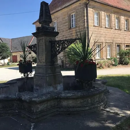 Lotos Im Idyllischen Schlosshof In Franken