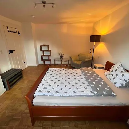 Lotos Im Idyllischen Schlosshof In Franken Apartman