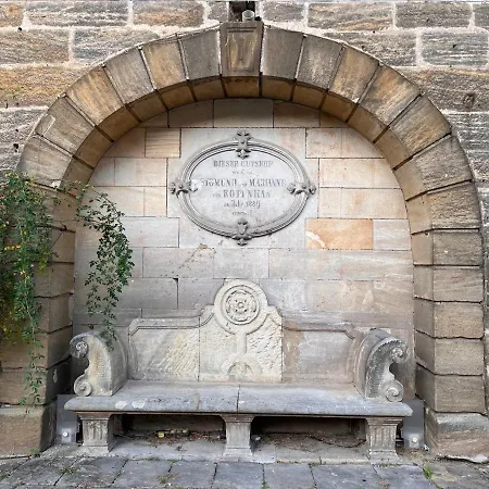 Lotos Im Idyllischen Schlosshof In Franken *