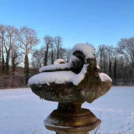 Lotos Im Idyllischen Schlosshof In Franken Apartman *